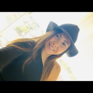 Meet your Posher, Ana